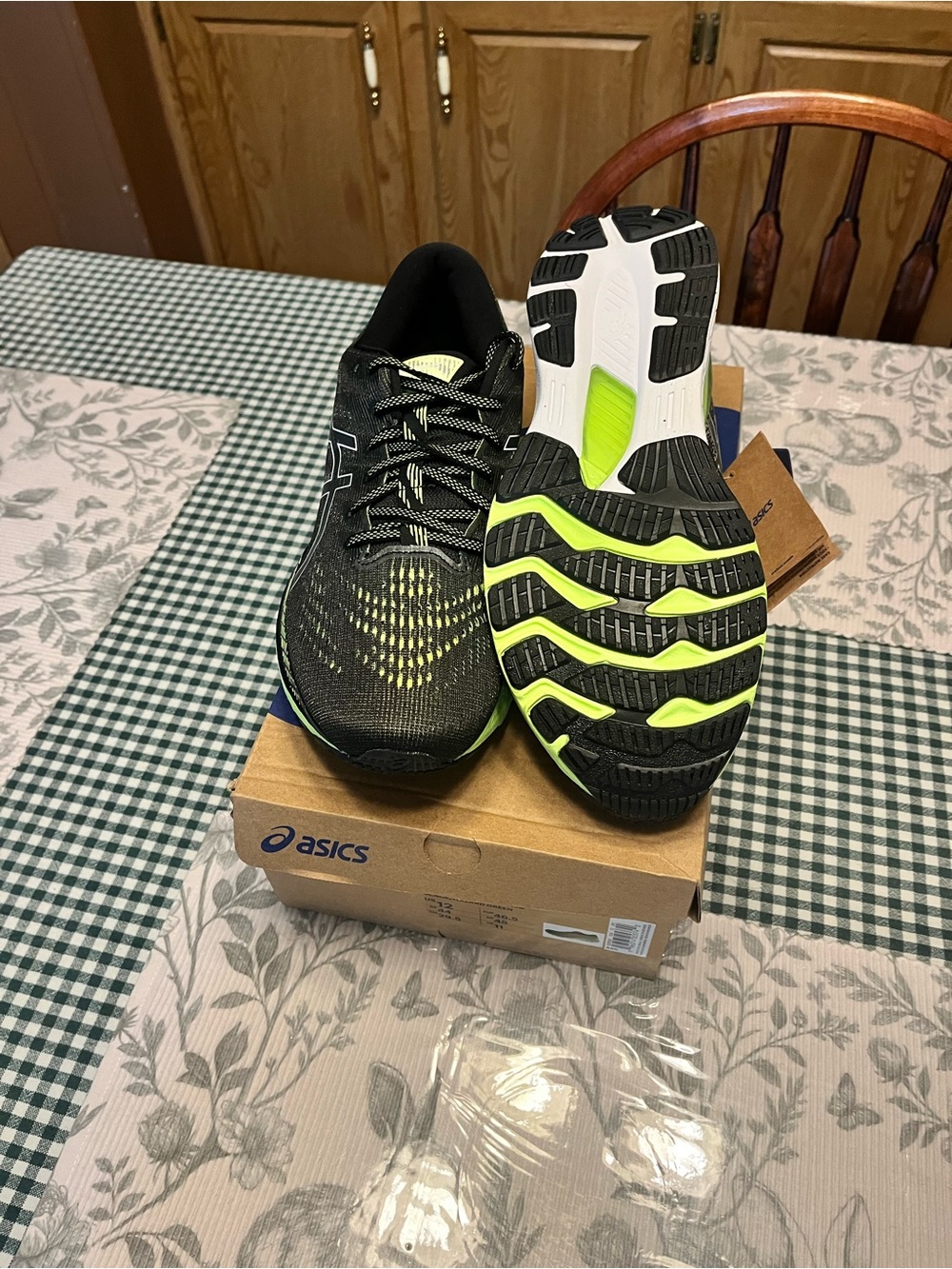 ASICS Black and Neon Green Men's Athletic Running Shoes - Picture 1 of 4